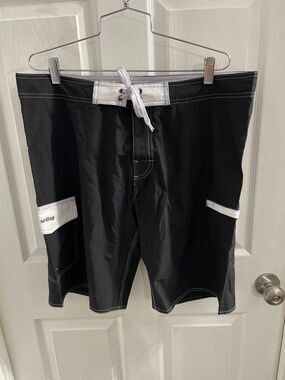Unitop Men’s Board Shorts Size 36 Black/White New With Tag